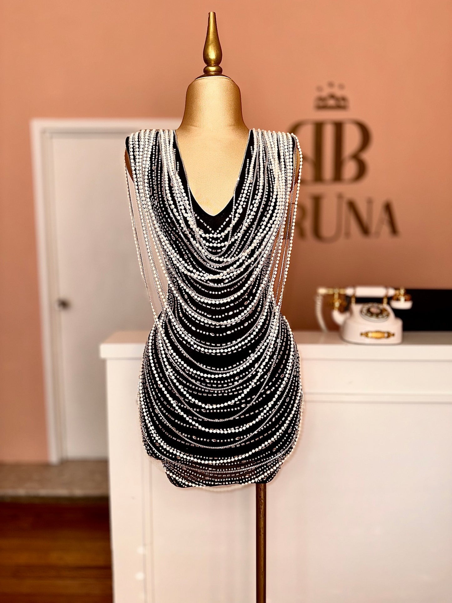 Vestido negro perlas