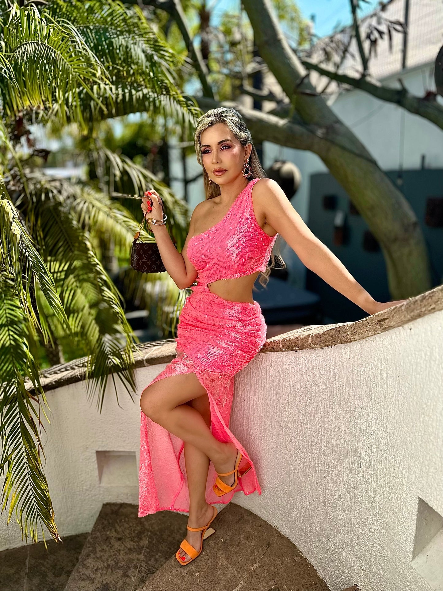Vestido lentejuelas rosa asimétrico